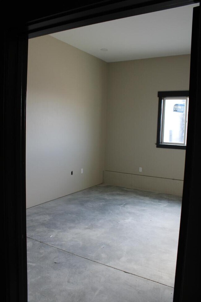 Building Photo - 61A W 465 N