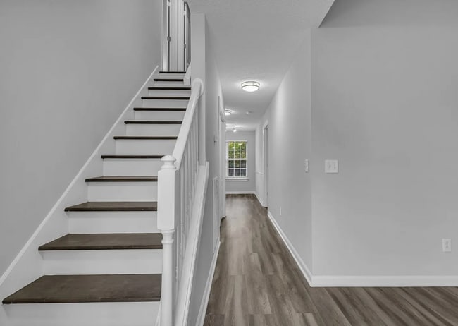 Building Photo - Adorable 3BD/2BA home in Murfreesboro with deck & attached garage!