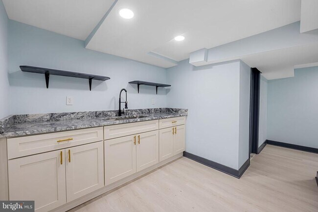 Building Photo - 3714 W Cold Spring Ln