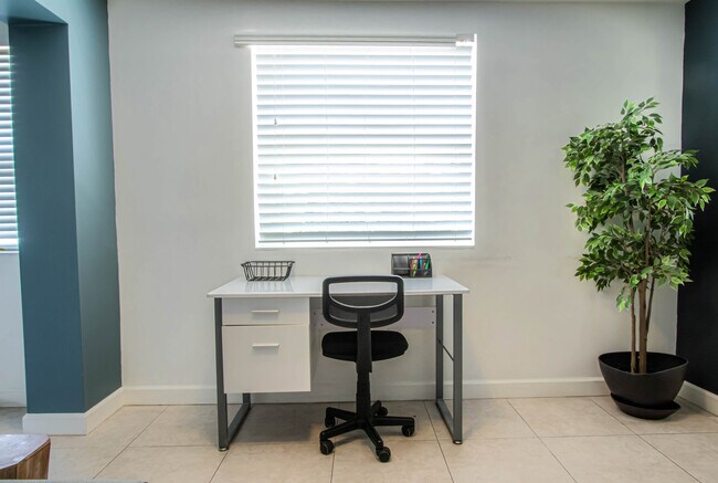 Building Photo - 239 NW 32nd St