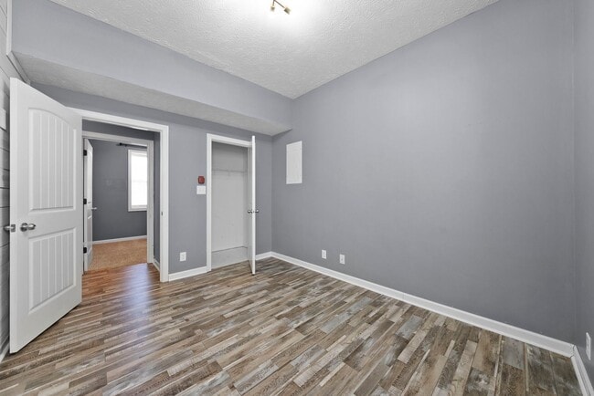 Building Photo - Pet Friendly Five Bedroom with Basement!