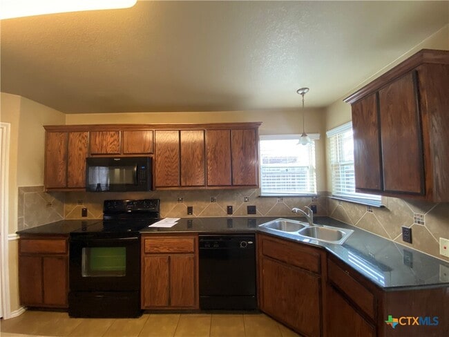 Building Photo - 2101 Golden Eagle Dr