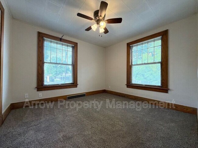 Building Photo - 415 N 32nd St