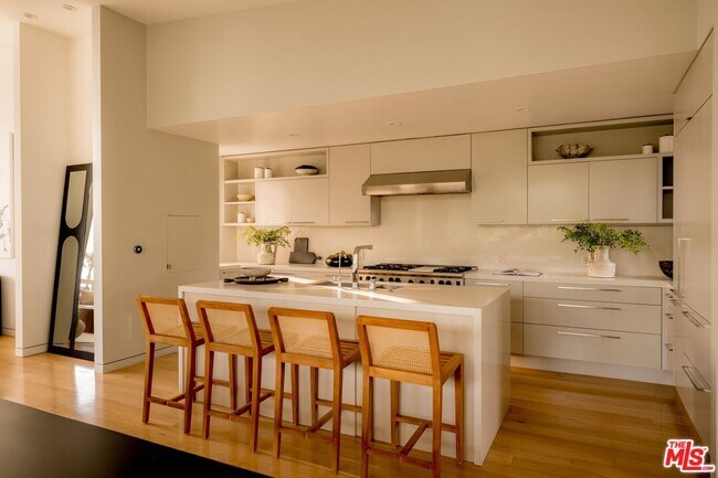 Building Photo - 3218 Maplewood Ave