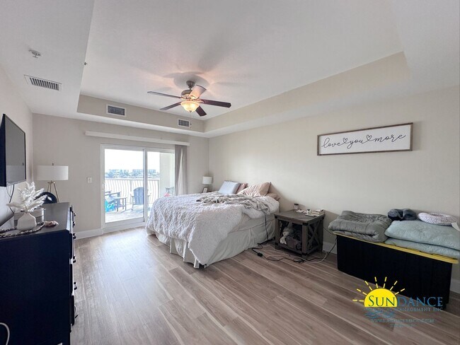 Building Photo - Stunning Waterfront 3 Bedroom Condo at Presidio Yacht Club!