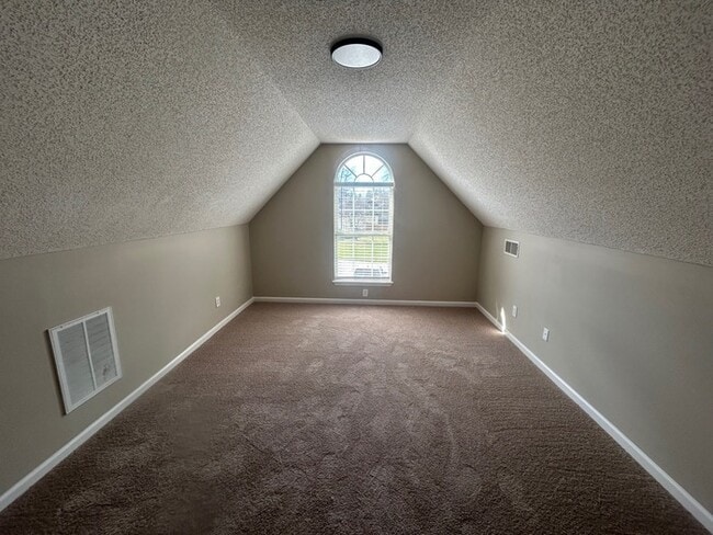 Building Photo - 25 Oak Lake Ct