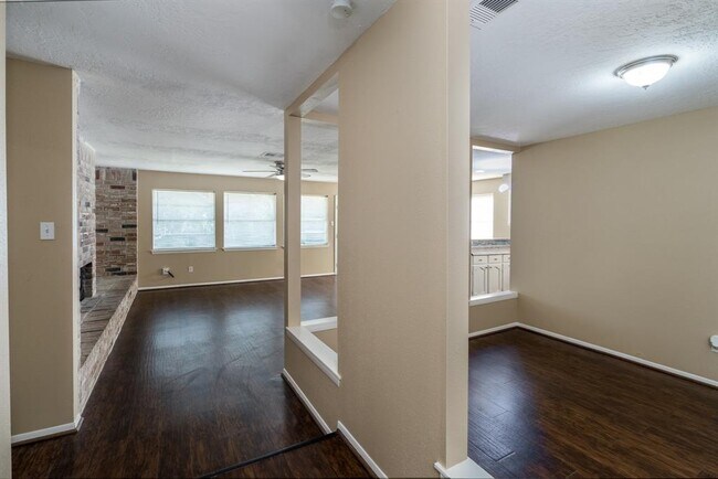 Building Photo - 9903 Cane Creek Dr