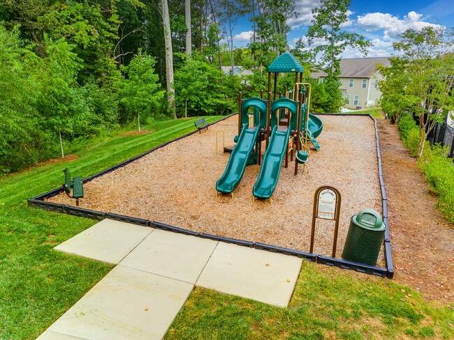 Building Photo - Lake Wylie Townhome with amazing amenities!