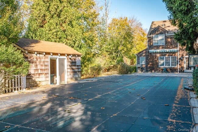 Building Photo - 45 Quogue St