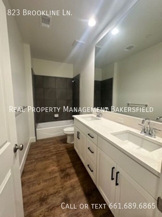 Building Photo - 823 Brookline Ln