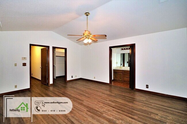 Building Photo - 15714 Middletown Park Dr