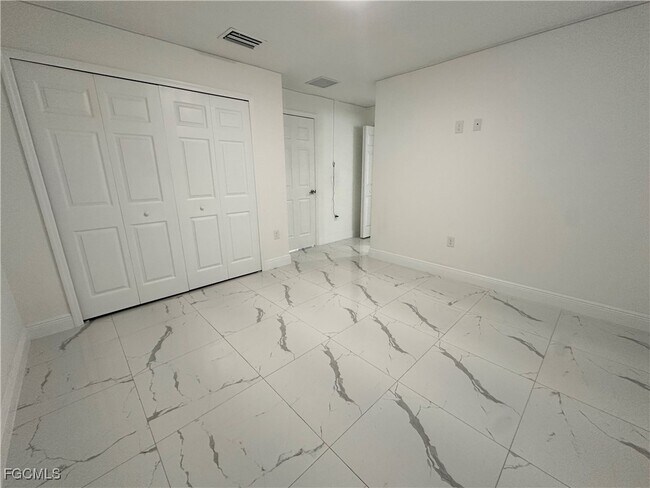 Building Photo - 1910 Richmond Ave N