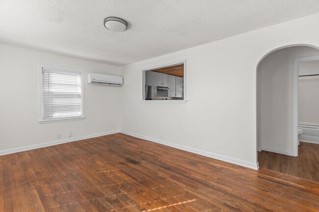 Building Photo - 801 E Mobile St