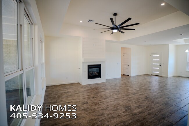 Building Photo - 2103 Kalidy Dr