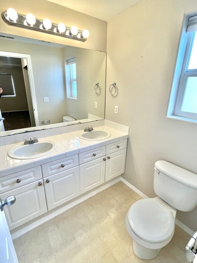 Building Photo - *MOVE-IN SPECIAL!*  Beaverton Home on Corner Lot with Attached Garage, Fenced Backyard, Deck