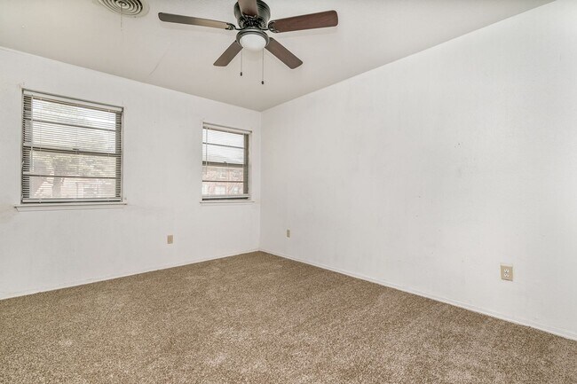 Building Photo - 3103 SW 27th Ave