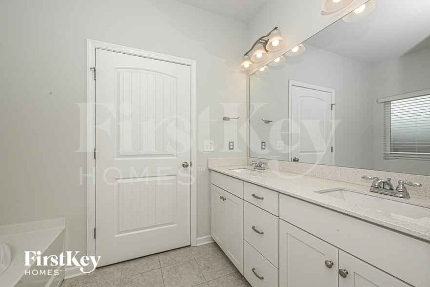 Building Photo - 3727 Pelham Wood Dr