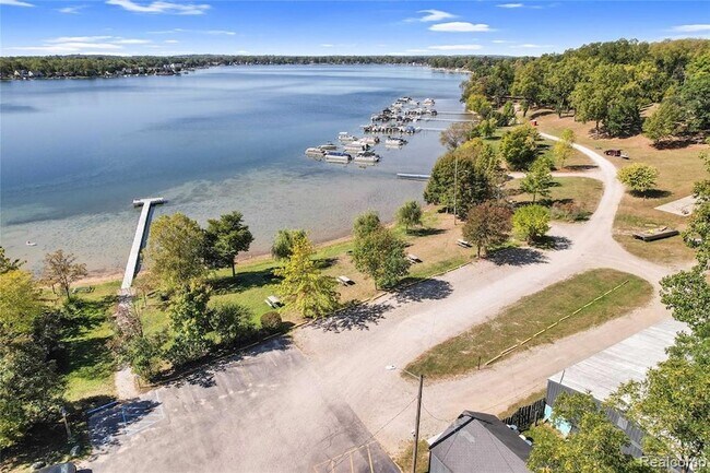 Building Photo - 4171 Mapleleaf Rd