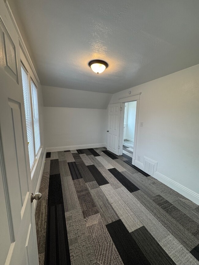 Building Photo - 1418 Avalon St