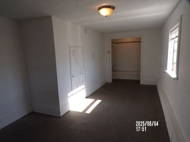 Building Photo - centrally located, pets negotiable with owner approval