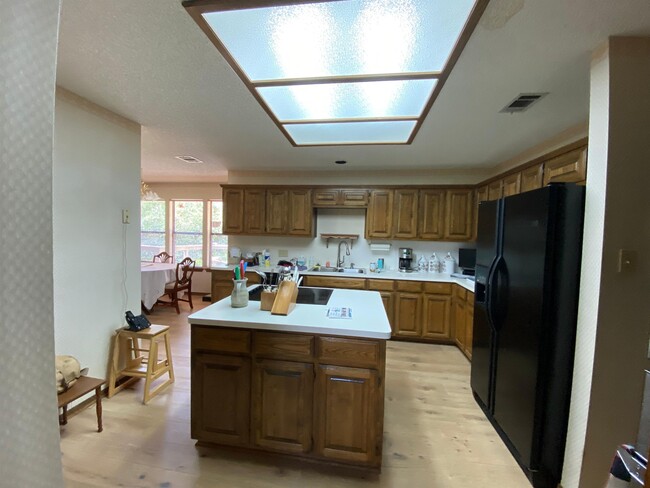 Building Photo - 5943 Cape Coral Dr