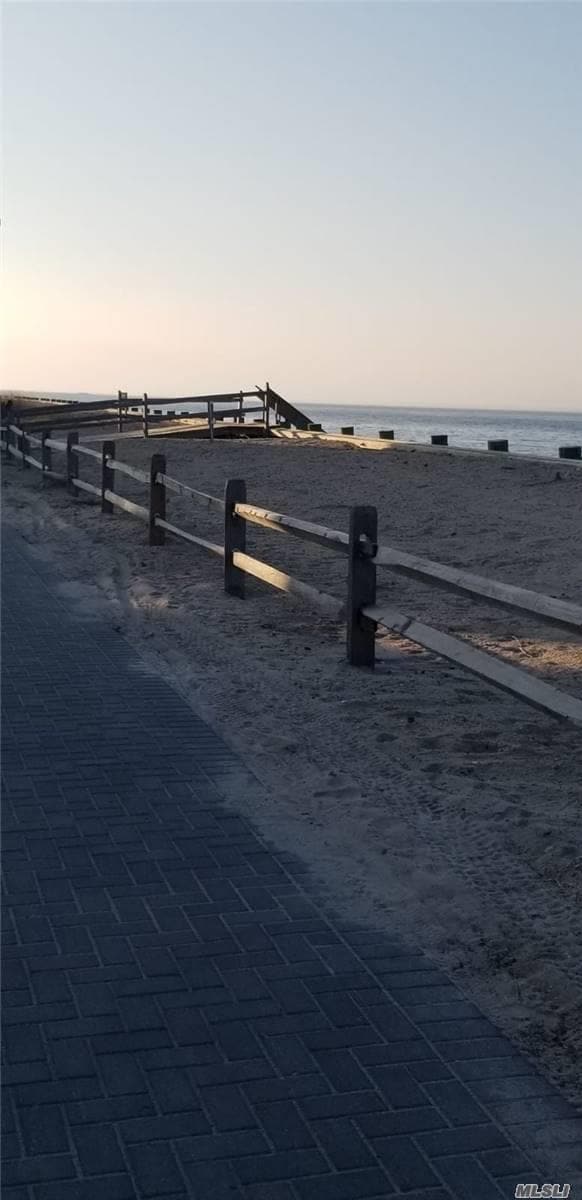 Building Photo - 7 Crescent Walk