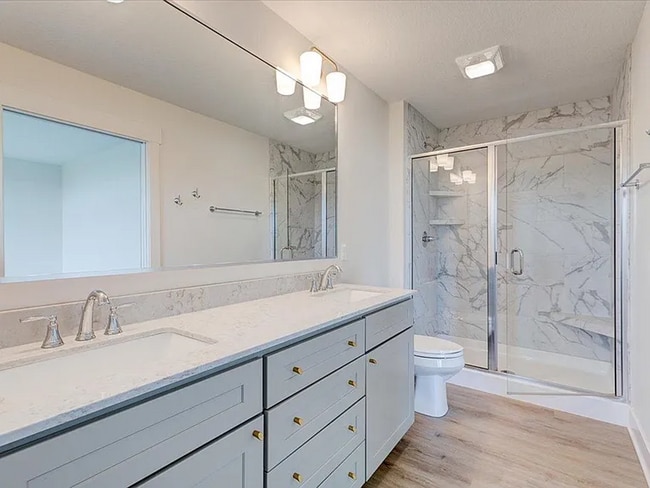 Building Photo - Charming 3-Bed Townhome in Prairie Trail