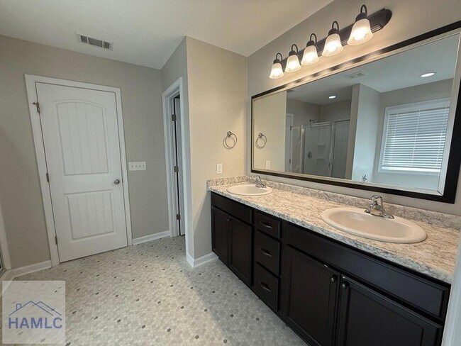 Building Photo - 50 Huntington Dr