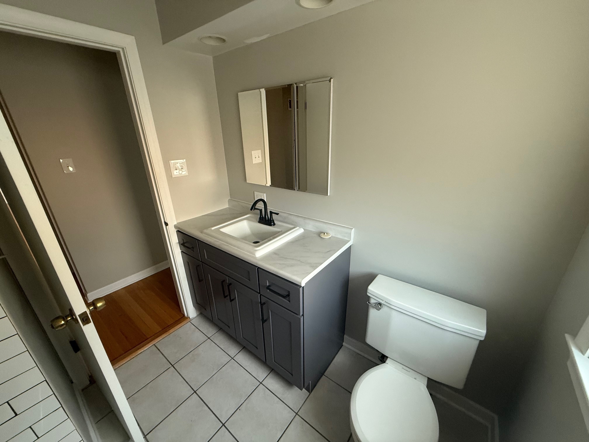 Main Bath - 10351 Milford St