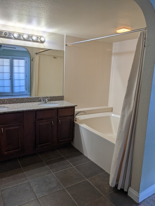 Building Photo - 111 Bass Dr