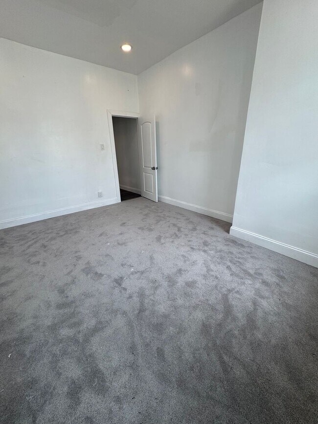 Building Photo - 4133 Pennsgrove St