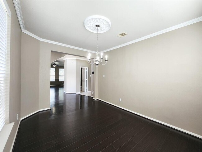 Building Photo - 5827 Eatons Creek Tr