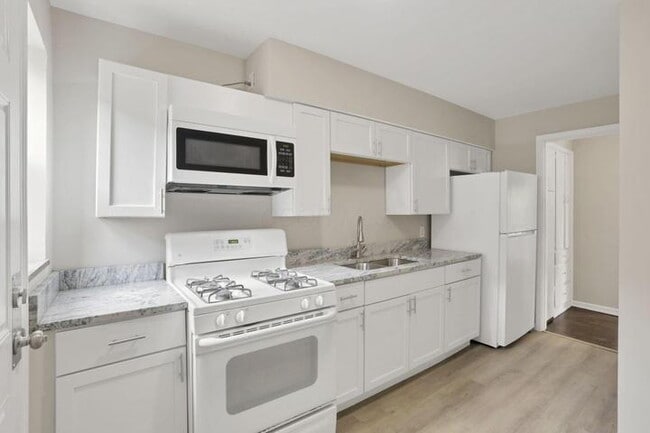 Building Photo - Updated 1BD/1BA