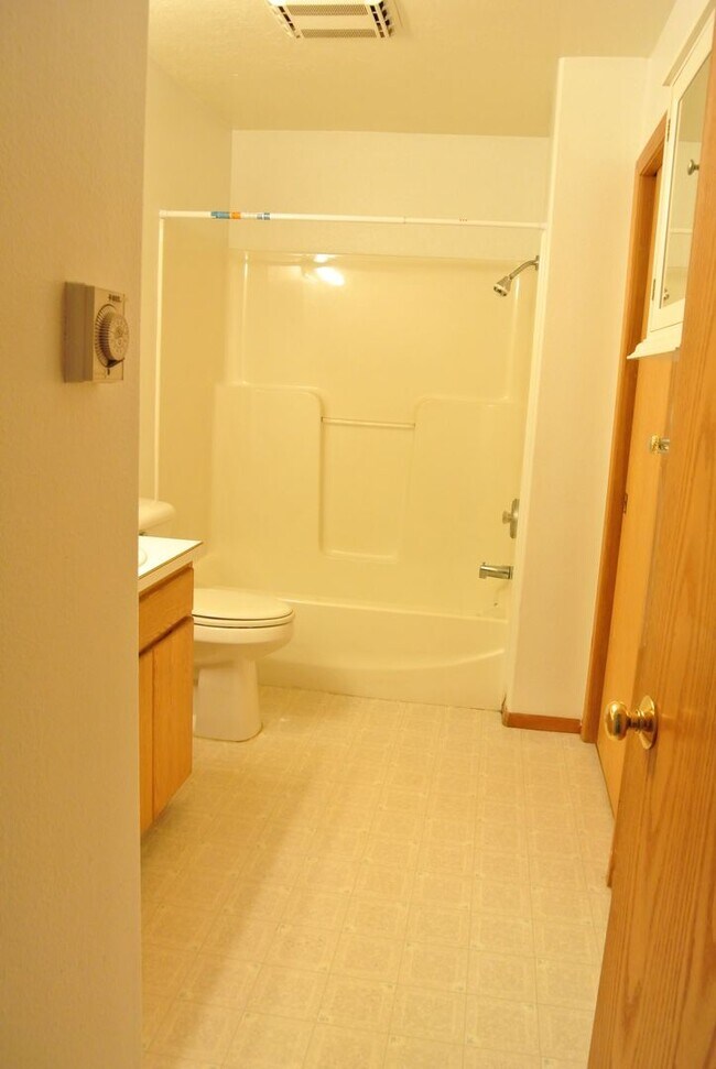Building Photo - Spacious 3-bedroom, 1 bath home in Albany