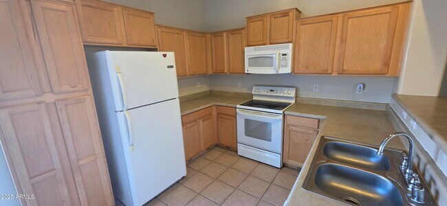 Building Photo - 9079 N 115th Dr