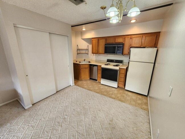 Building Photo - 1084 Tower Butte Dr