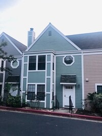 Building Photo - Benicia's 3 Bedrooms & 2.5 Bathrooms Townhouse, Water/Sewer/Trash Paid by HOA