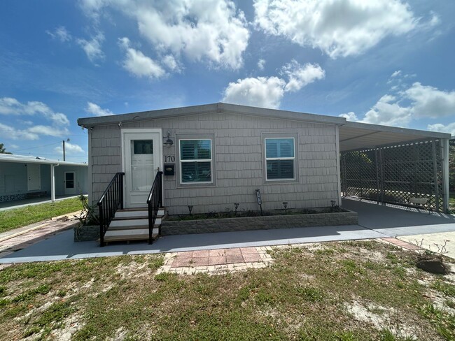 Primary Photo - Adorable 2/2 manufactured home in over 55 ...