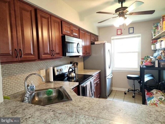 Building Photo - 4540 Rosemarie Dr