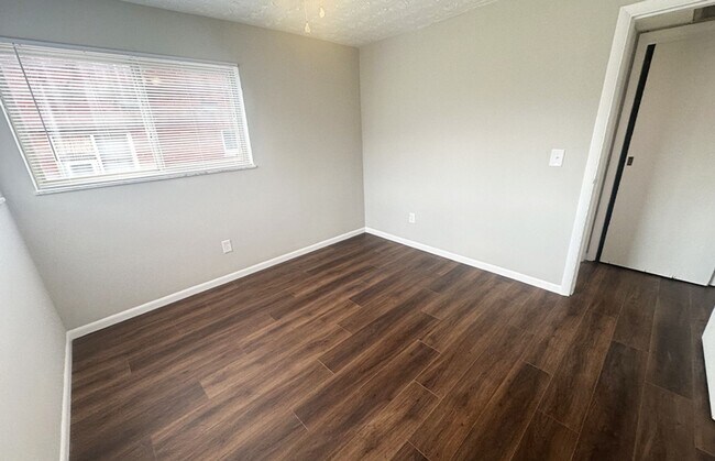 Building Photo - 545 Lowell Ave