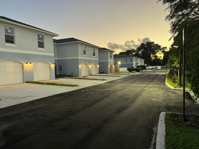 Building Photo - 3871 Patio Ct