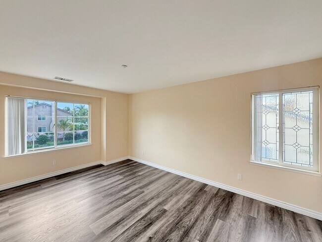 Building Photo - Beautiful 5B/3BA Home in Vista Available for Rent!