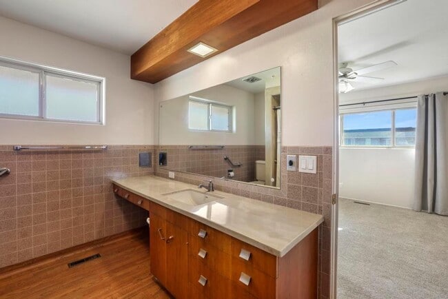 Building Photo - 216 Diana Dr