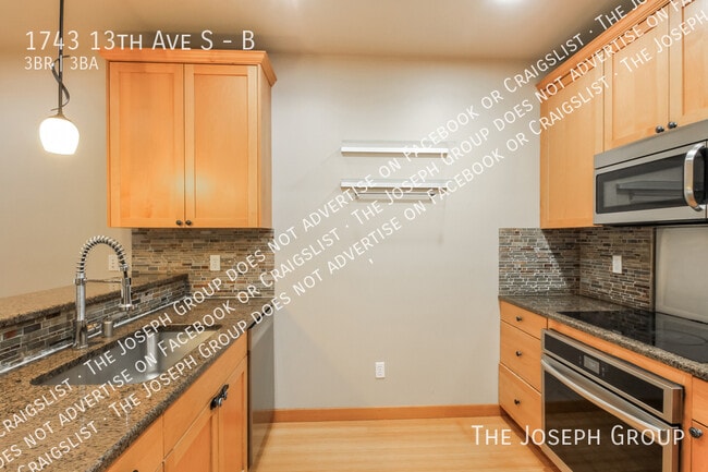 Building Photo - 1743 13th Ave S