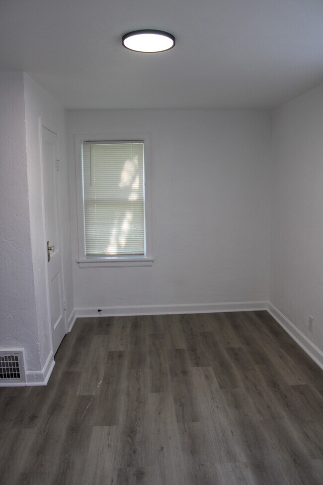 Building Photo - 2bed 1bath in Midtown