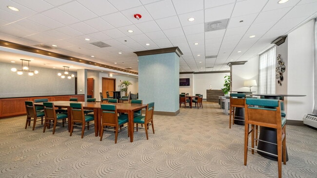 Building Photo - 420 E Waterside Dr