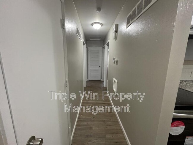 Building Photo - 2022 Northaire Ln