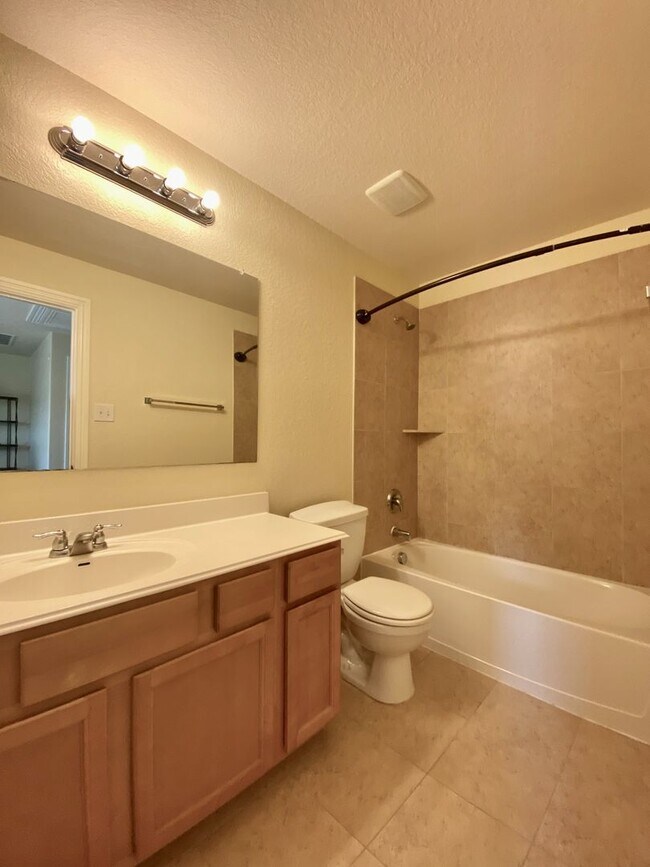 Building Photo - 3 BED/2.5 BATH House for lease! Located close to Lackland Air force Base