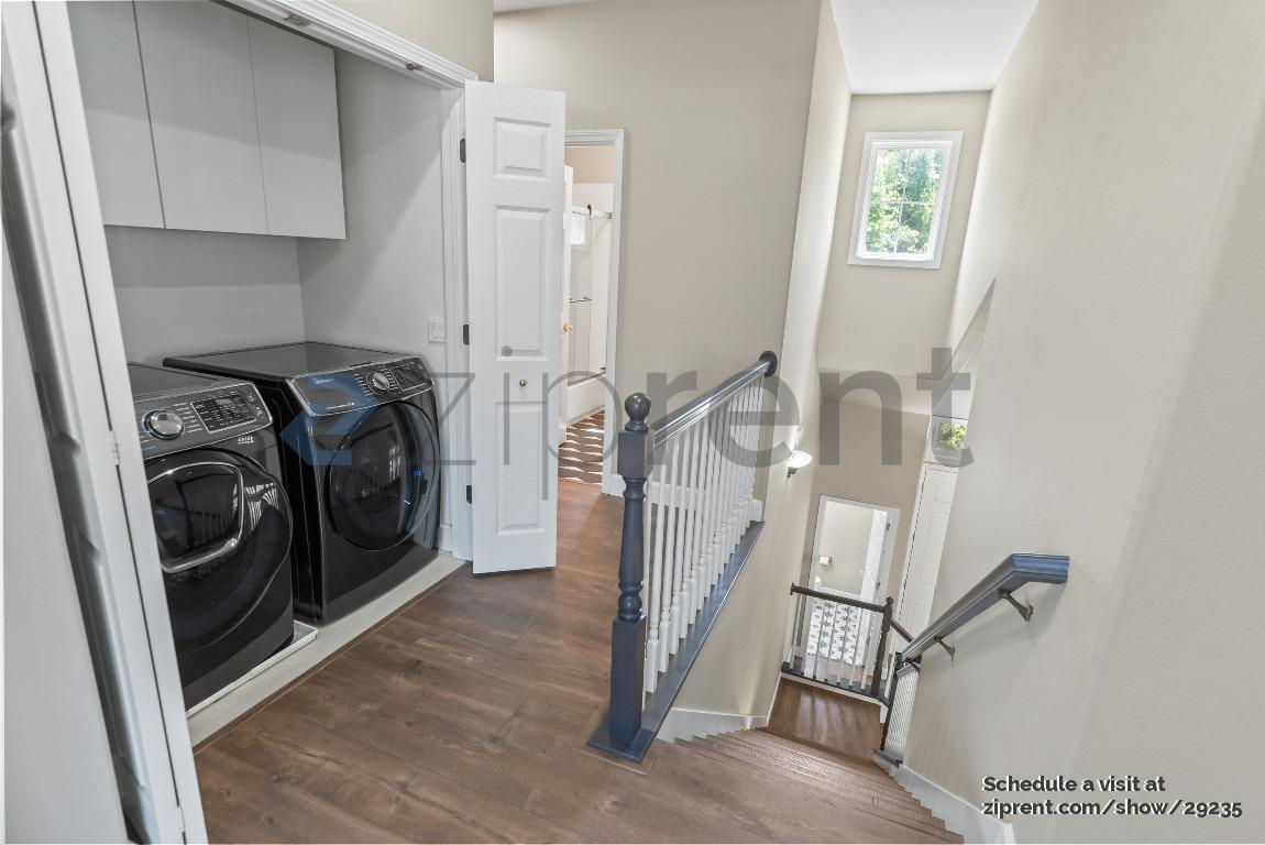 Building Photo - Unit