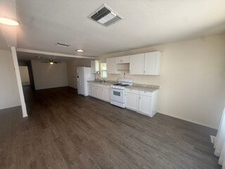 Building Photo - For Rent